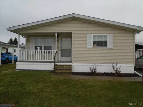 9 Juniper Ln, Cheektowaga, NY 14227
