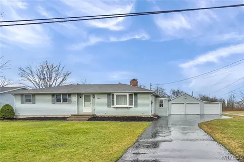 7098 Witmer Rd, Wheatfield, NY 14120