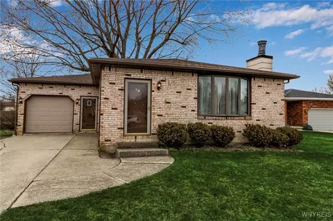 50 Fawn Ct, Cheektowaga, NY 14227