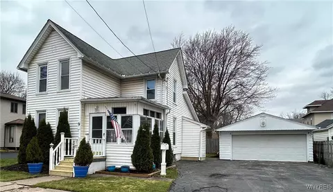 9 Corinthia St, Lockport, NY 14094