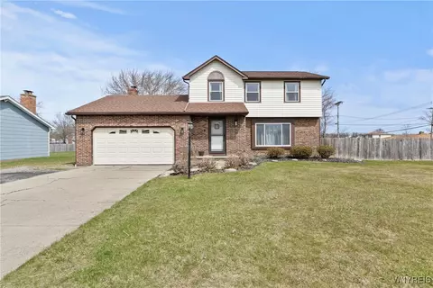 11 Jeffrey Dr, Grand Island, NY 14072