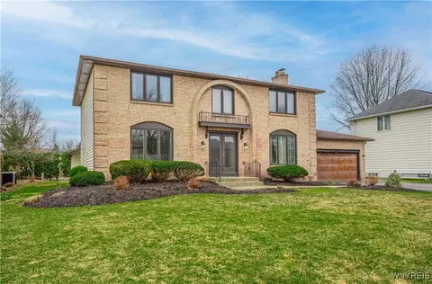 107 Valley Brook Ln, East Amherst, NY 14051