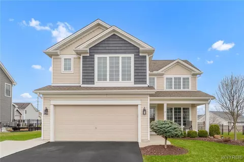 27 Vista Ct, West Seneca, NY 14224