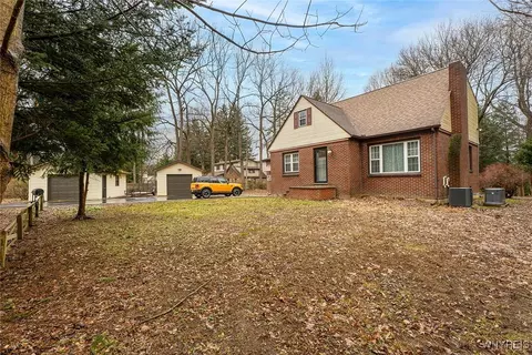 1220 Stolle Rd, Elma, NY 14059
