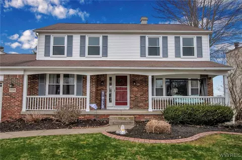 5538 Coachmans Ln, Hamburg, NY 14075