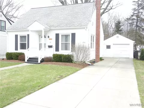 81 George St, Hamburg, NY 14075