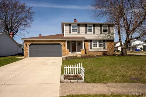 520 Meadow Dr, West Seneca, NY 14224