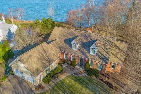 7131 Lakeshore Ter, Appleton, NY 14008