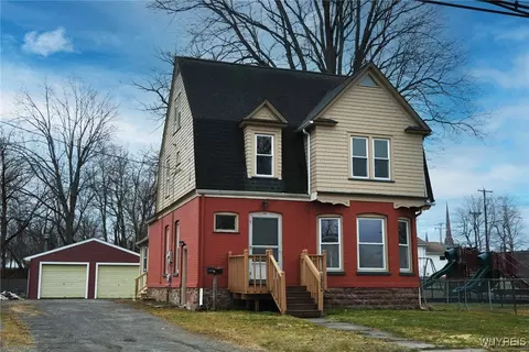 118 Caroline St, Albion, NY 14411