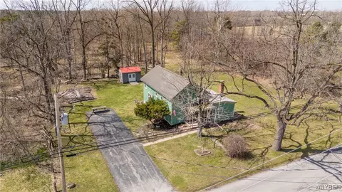 5710 Kraus Rd, Clarence, NY 14031