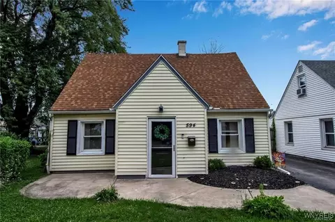 594 Emerson Dr, Amherst, NY 14226