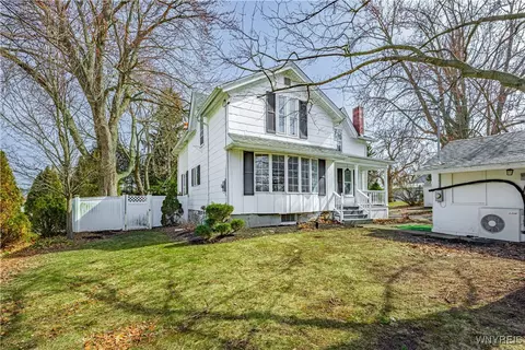 1667 Lockport St, Olcott, NY 14126