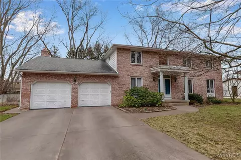 3495 Calvano Dr, Grand Island, NY 14072