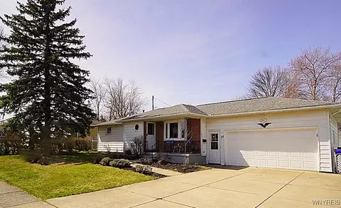 54 Thomas Dr, West Seneca, NY 14224