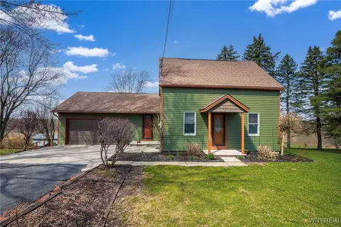 7094 Bear Ridge Rd, Pendleton, NY 14120