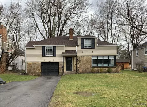 23 Meadowbrook Rd, Amherst, NY 14221