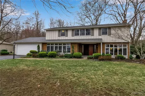 9005 Cliffside Dr, Clarence, NY 14031