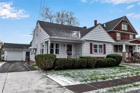 135 Roseland Ave, Ridgeway, NY 14103
