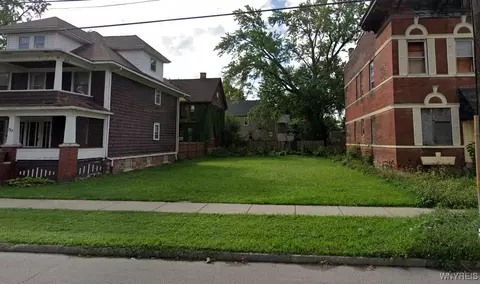 725 Cedar Ave, Niagara Falls, NY 14301