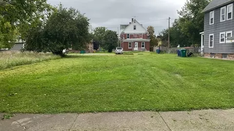 1910 Cudaback Ave, Niagara Falls, NY 14303