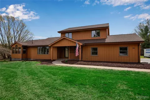98 Boughton Hill Rd, Honeoye Falls, NY 14472