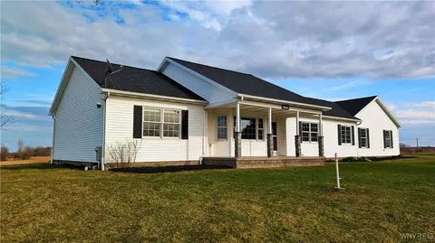 9501 Asbury Rd, Le Roy, NY 14482