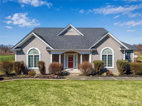 5640 Cummings Rd, Newstead, NY 14001