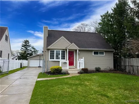 78 Hillcrest Dr, Amherst, NY 14226