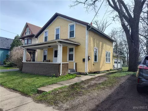 116 Aurora St, Lancaster, NY 14086