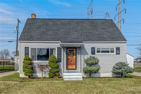 80 W Melcourt Dr, Cheektowaga, NY 14225