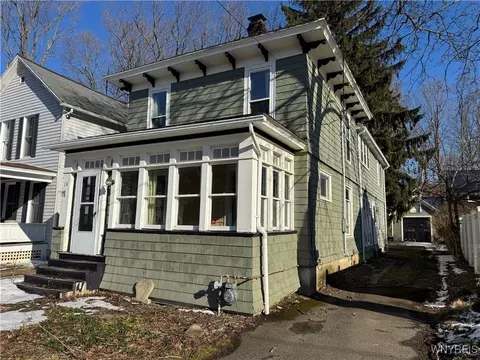 18 Leverett St, Pomfret, NY 14063