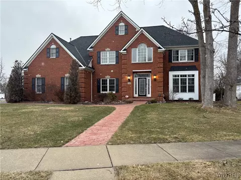 94 Covent Garden Ln, Amherst, NY 14221