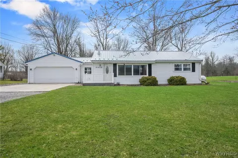 5142 Feigle Rd, Pendleton, NY 14094
