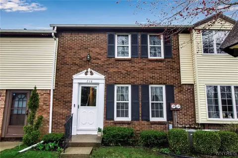 216 Stepping Stone Ln, Orchard Park, NY 14127
