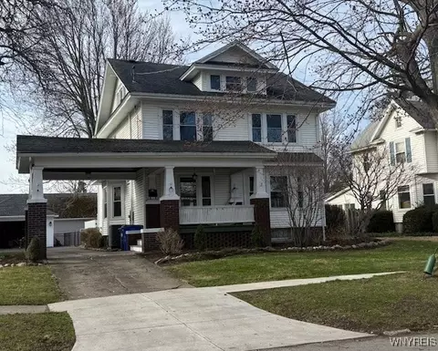 805 W Center St, Ridgeway, NY 14103