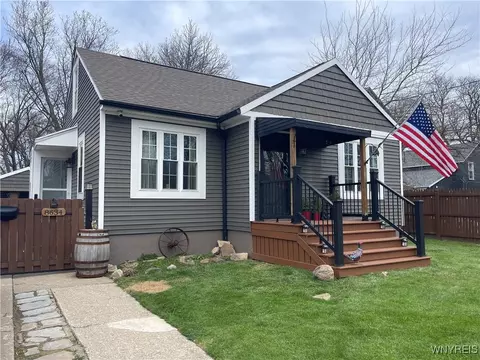 8634 Frontier Ave, Niagara Falls, NY 14304