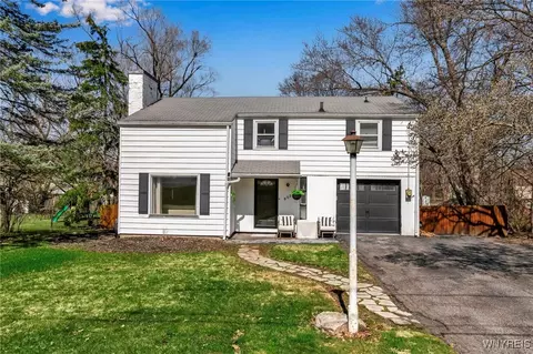 863 Hillside Dr, Lewiston, NY 14092