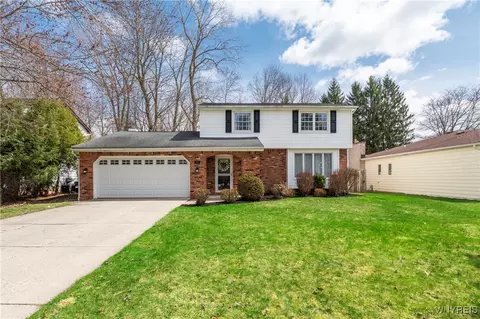 35 Randwood Dr N, Amherst, NY 14221