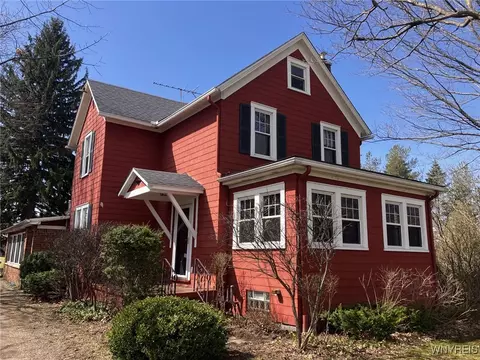 9534 Jennings Rd, Eden, NY 14057