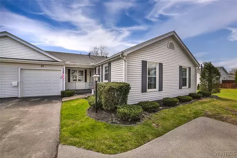 82 Stepping Stone Ln, Orchard Park, NY 14127