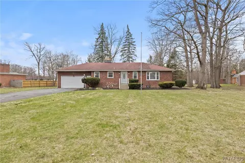 5024 Bronson Dr, Lewiston, NY 14092
