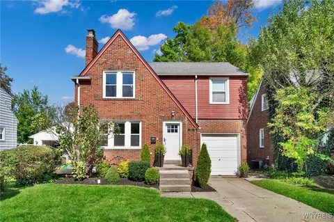 52 University Ct, Amherst, NY 14226