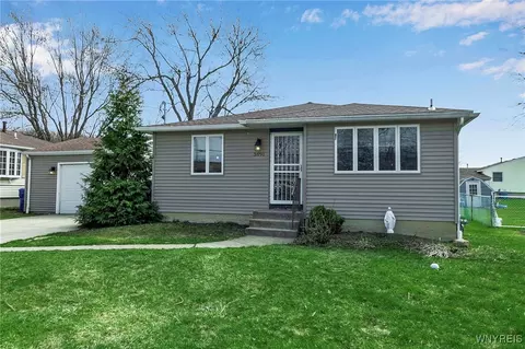 3891 Brian Ct, Hamburg, NY 14075