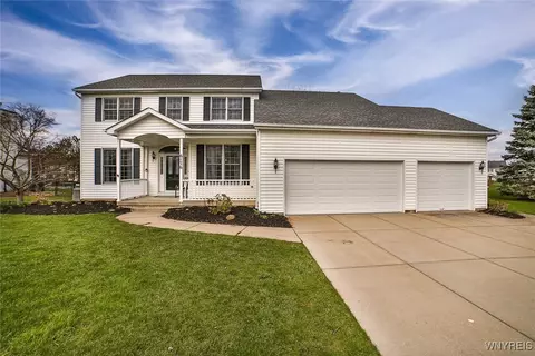 6176 Blossom Ct, East Amherst, NY 14051