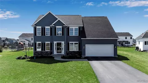 8995 Roberts Grv, Clarence, NY 14031