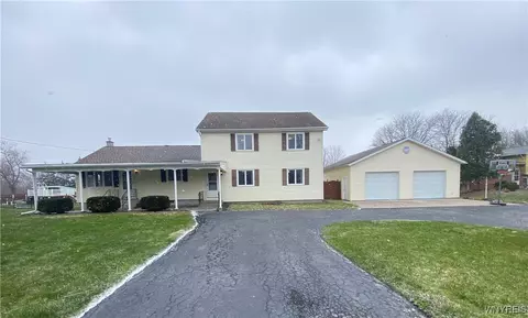 6080 Strauss Rd, Lockport, NY 14094