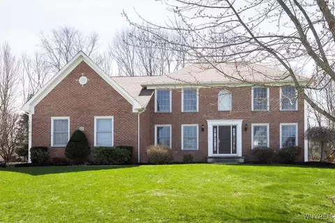 62 Deer Run, Orchard Park, NY 14127