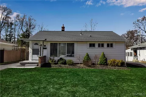 40 Lorfield Dr, Amherst, NY 14226