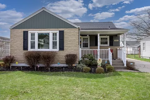 1216 90th St, Niagara Falls, NY 14304