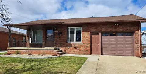 2588 Parkview Dr, Niagara Falls, NY 14305